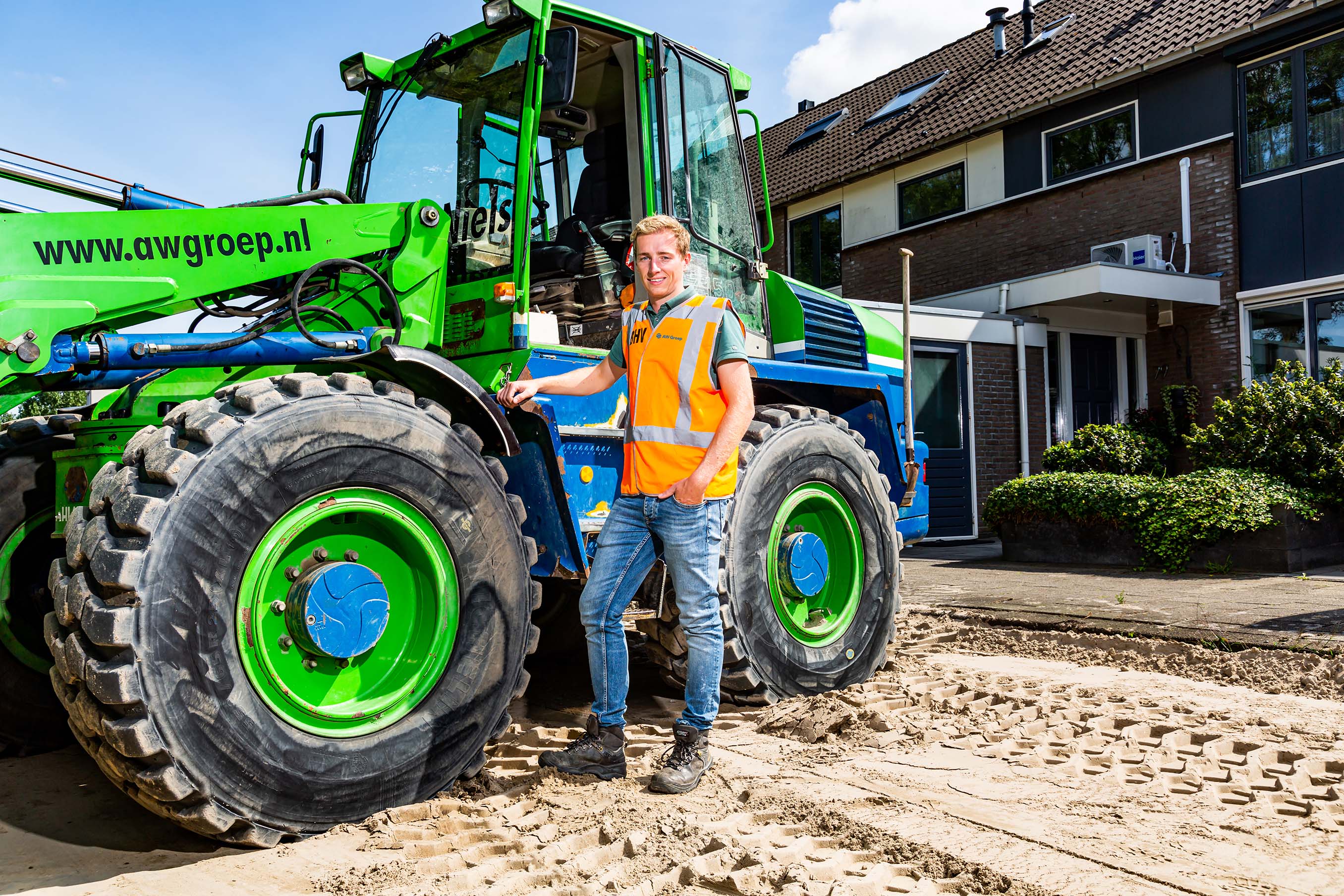 AW Onderhoud straatwerkzaamheden met shovel, uitvoerder daan wijnhout