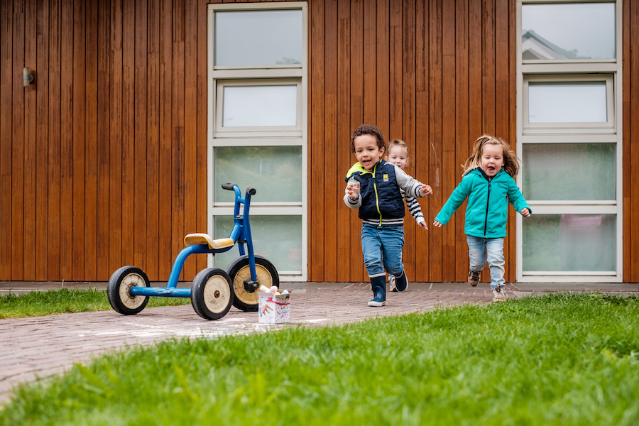 Kinderen voor de boshoeve